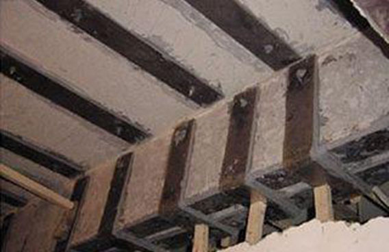 女性也是頂梁柱，建筑梁加固用粘鋼加固