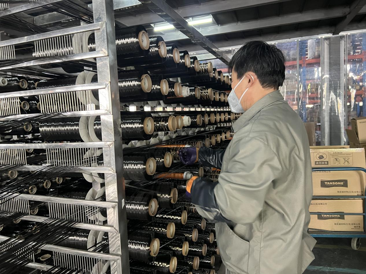 曼卡特碳纖維布、源頭廠家直供高強(qiáng)度材料